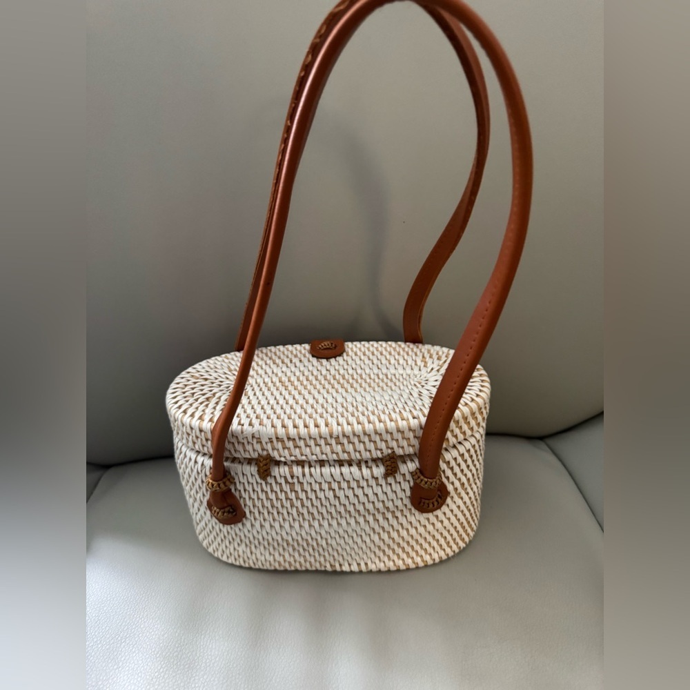 Balinese Rattan Bucket Beach Bag Purse in white and chestnut - Picture 5 of 5